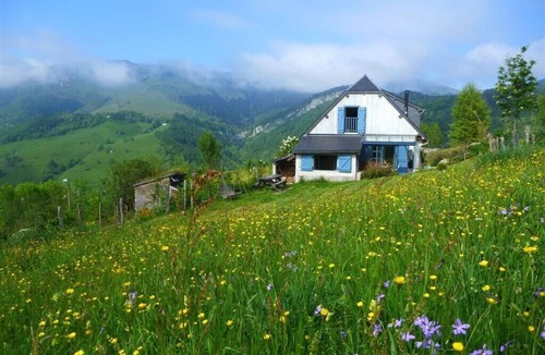 Campan Ski Chalet | Wooden chalet in the heart of the Pyrenees on an exceptional site.