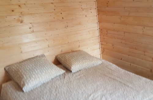 Pont-de-Salars Ski Chalet | Wooden chalet on the lake of Pont de Salars, in Aveyron