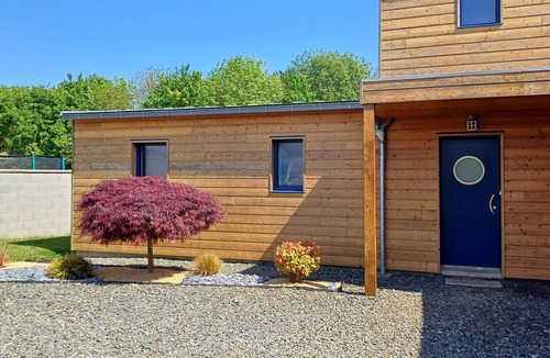 Tregomeur House | Wooden house between land and sea