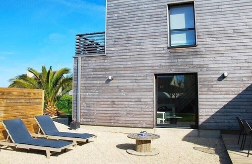 Pleumeur-Bodou House | Wooden villa SEA VIEW with enclosed garden, WIFI, 500m beach in Ile Grande in PLEUMEUR-BODOU