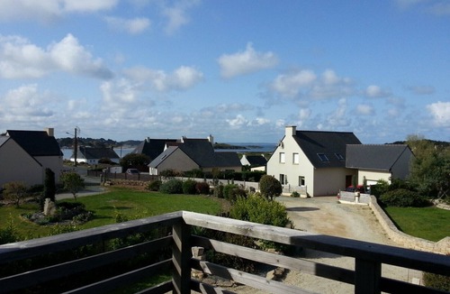 Pleumeur-Bodou House | Wooden villa SEA VIEW with enclosed garden, WIFI, 500m beach in Ile Grande in PLEUMEUR-BODOU