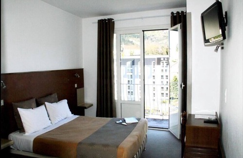 Lourdes Hotel | Your Ideal Retreat! Spacious Unit, w/Parking, Near Animal Park of the Pyrenees!