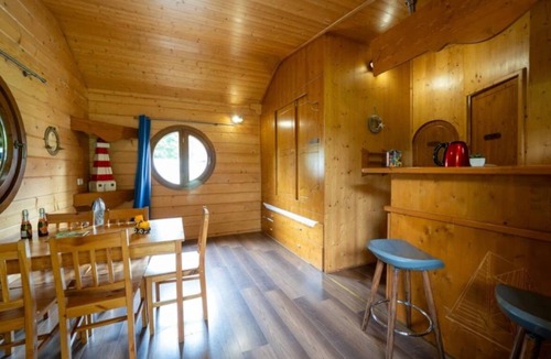 Bar-sur-Aube Ski Chalet | ZEcamping 2 étoiles piscine couverte sauna cabane TV BBQ 24m2 6 pers