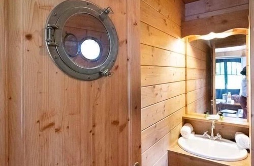 Bar-sur-Aube House | ZEcamping 2 étoiles piscine couverte pet friendly roulotte TV 5 pers