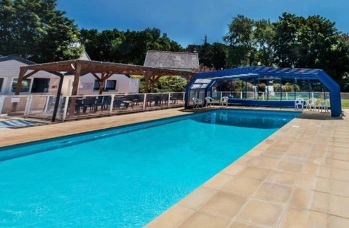 Plestin-les-Greves Ski Chalet | ZEcamping 2 étoiles piscine couverte chiens acceptés hammam et jacuzzi