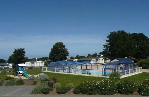 Plestin-les-Greves House | ZEcamping 2* piscine chauffée 1km plage hammam jacuzzi locatif 4 pers