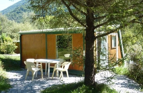 Louvie Juzon Cabin | ZEcamping 3 étoiles piscine chauffée dog friendly hammam locatif BBQ
