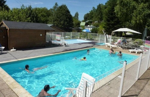 Louvie Juzon Ski Chalet | ZEcamping 3 étoiles piscine chauffée hammam locatif TV BBQ 25m2 5 pers
