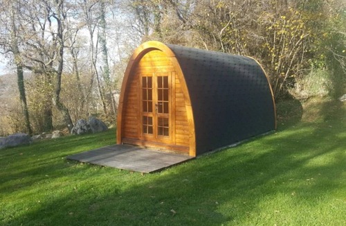 Louvie Juzon Cabin | ZEcamping 3 étoiles piscine chauffée locatif BBQ 14m2