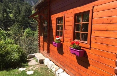 Castellane Ski Chalet | ZEcamping 3 étoiles pet friendly locatif TV LV 35m2 6 pers