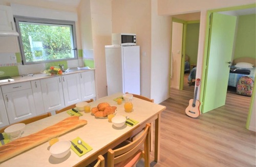 Merdrignac House | ZEcamping 3 étoiles piscine chauffée locatif TV BBQ 50m2