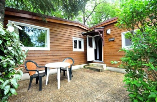 Reyrevignes Ski Chalet | ZEcamping 3 étoiles familial piscine chauffée chalet TV BBQ 43m2