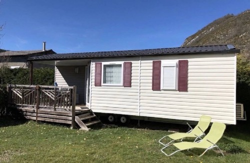Roquefeuil House | ZEcamping 3 étoiles pataugeoire dog friendly mobil-home TV BBQ clim