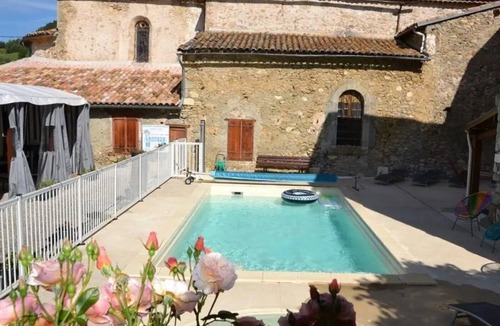 Roquefeuil Ski Chalet | ZEcamping 3 étoiles pataugeoire piscine chiens acceptés chalet TV 28m2
