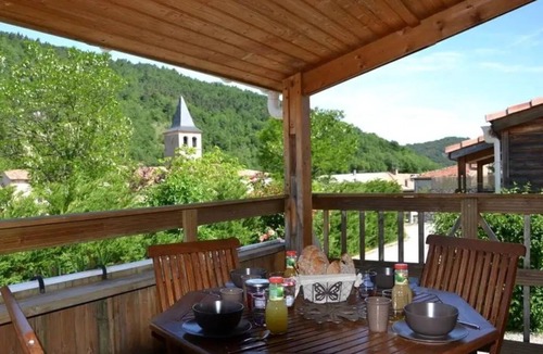 Roquefeuil Ski Chalet | ZEcamping 3 étoiles pataugeoire piscine chiens acceptés chalet TV 28m2