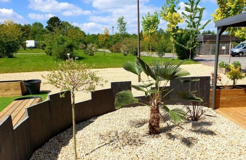 Loudeac House | ZEcamping 3 étoiles toboggans animaux acceptés locatif TV LV BBQ 32m2