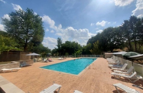 Soturac House | ZEcamping 3 étoiles toboggans pataugeoire dog friendly locatif TV LV 32m2