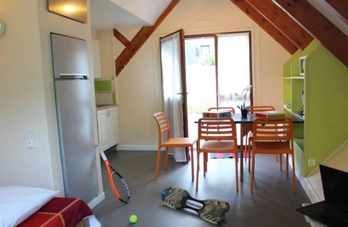 Merdrignac House | ZEcamping 3* animé piscine chauffée animaux acceptés locatif TV BBQ
