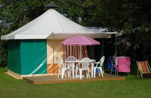 Soturac House | ZEcamping 3* espace aquatique chiens acceptés fitness locatif TV BBQ