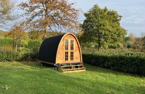 Bagneaux-sur-Loing Cabin | ZEcamping 3 étoiles animaux acceptés cabane 10m2 2 pers