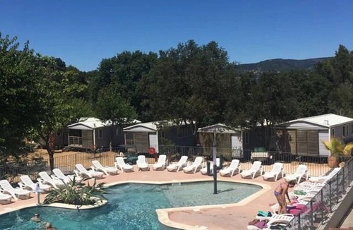 Bormes-Les-Mimosas Ski Chalet | ZEcamping 3 étoiles toboggans chiens acceptés sauna tente 16m2 2 pers