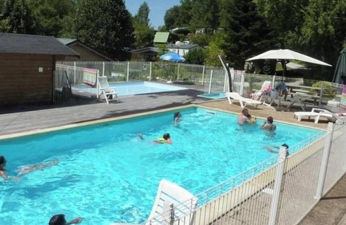 Louvie Juzon House | ZEcamping 3* piscine chauffée hammam locatif BBQ 17m2 4 pers
