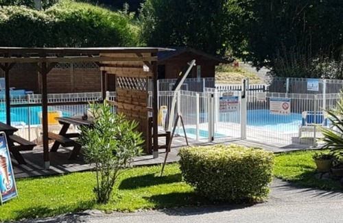 Louvie Juzon House | ZEcamping 3* piscine chauffée hammam locatif BBQ 17m2 4 pers