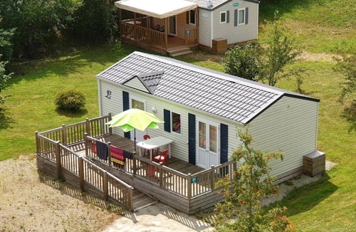 Loudeac House | ZEcamping 3* toboggans animaux acceptés cottage TV BBQ 30m2 4 pers