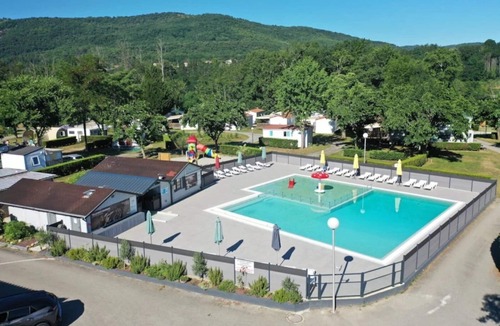 Foix House | ZEcamping 4 étoiles pataugeoire dog friendly sauna cottage TV LV 27m2