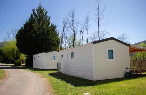 Foix House | ZEcamping 4 étoiles pataugeoire dog friendly sauna locatif TV 32m2