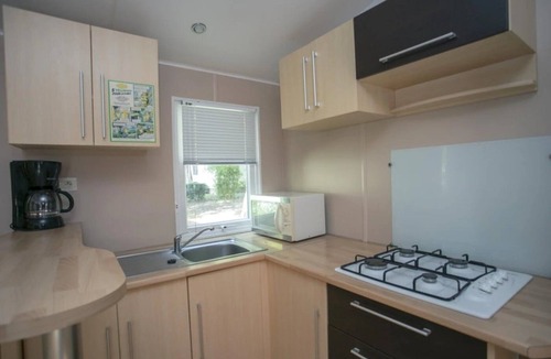 Foix House | ZEcamping 4* pataugeoire pet friendly sauna locatif TV 32m2 4 pers