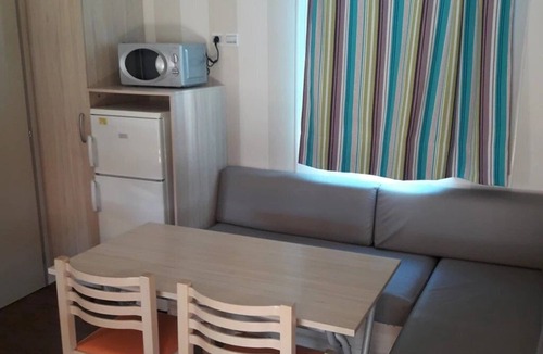 Foix House | ZEcamping 4* pataugeoire pet friendly sauna locatif TV 32m2 4 pers