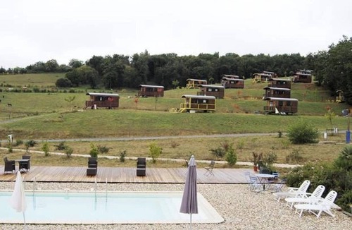 Estipouy House | ZEcamping 4* piscine chauffée chiens acceptés club enfant roulotte BBQ