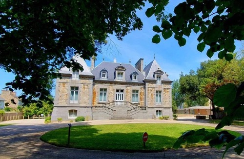 Saint-Ideuc Apartment | ZEcamping dog friendly locatif TV LV 6 pers
