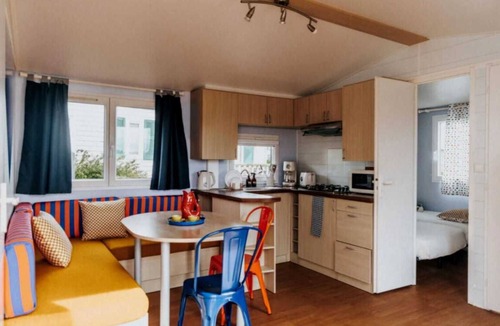 Pleumeur-Bodou House | ZEcamping piscine couverte mobil-home TV 30m2 4 pers