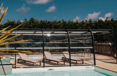 Pleumeur-Bodou House | ZEcamping piscine couverte mobil-home TV 30m2 4 pers