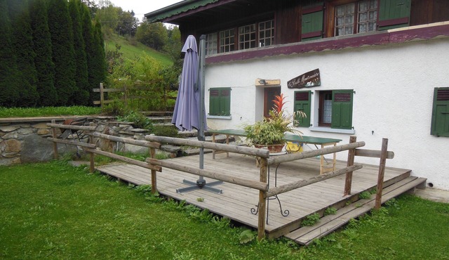 10-person apartment in mountain chalet, parking, children's play area,