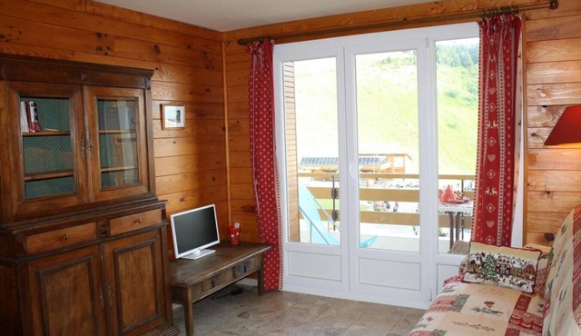 100m from resort center, 1st floor, view ski slopes, balcony, tv, 40m², Chamrousse