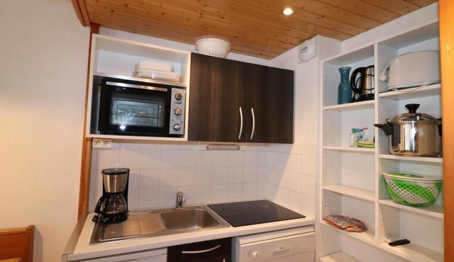 100m from resort center, 4th floor, balcony, tv, ski locker, 37m², Tignes
