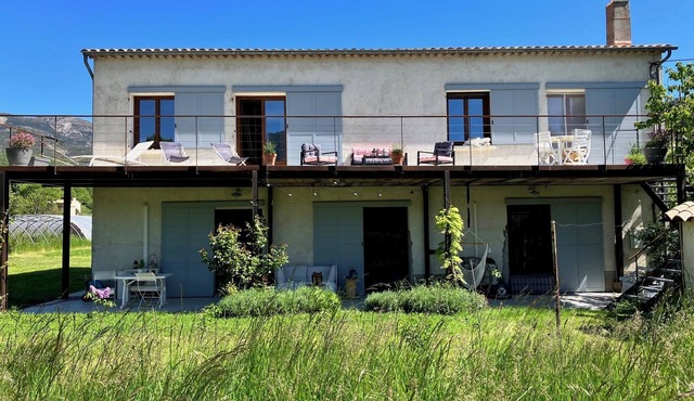 110 m2 in an old warehouse between lakes and mountains in the Verdon gorges