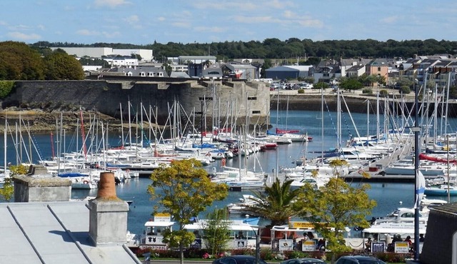 2 BEDROOM APARTMENT RENEWED, STUNNING VIEW OF CLOSED CITY AND MARINA
