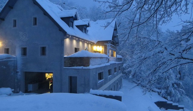 2-bedroom flat with mountain view