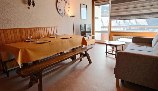 2-room apartment, 6 people, south facing, center station, near slopes