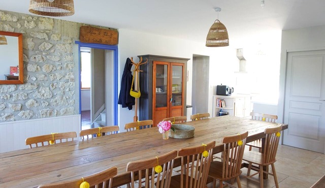 200 m² country house, Gypsy charm, in a quiet setting, close to nature