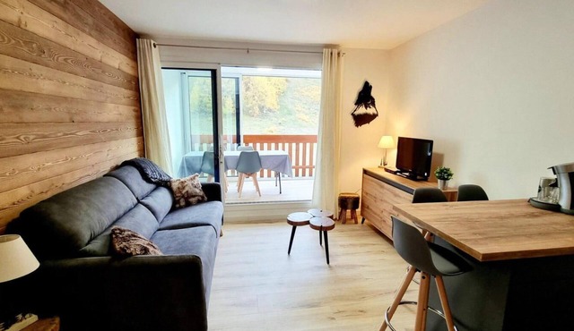 200m from resort center, 2nd floor, parking, tv, ski locker, 27m², La Joue du Loup