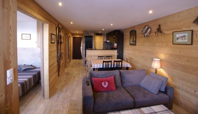 200m from resort center, 5th floor, balcony, tv, ski locker, 45m², Pra Loup