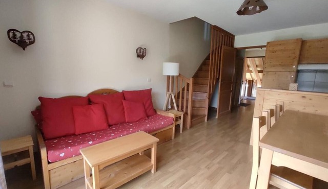 200m from shops, 2nd floor, swimming pool, balcony, parking, tv, ski locker, 50m², Vars