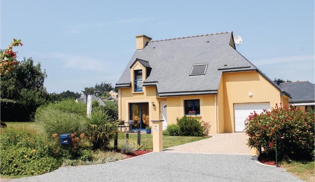 3 Bedroom Gorgeous Home In Lamballe-Armor