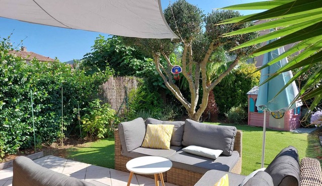 3 bedroom house in La Môle, Gulf of Saint Tropez in residence with swimming pool
