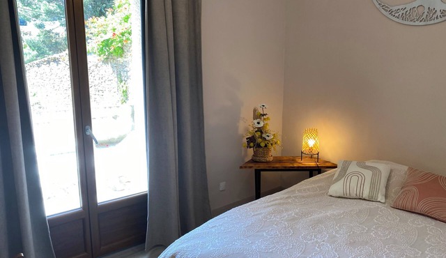 3-star vacation rental, top floor of a house, on a vineyard estate, shared pool